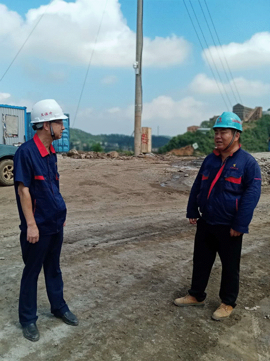 公司黨委書記到金磊項(xiàng)目部開(kāi)展工作調(diào)研 公司黨委書記到金磊項(xiàng)目部開(kāi)展工作調(diào)研